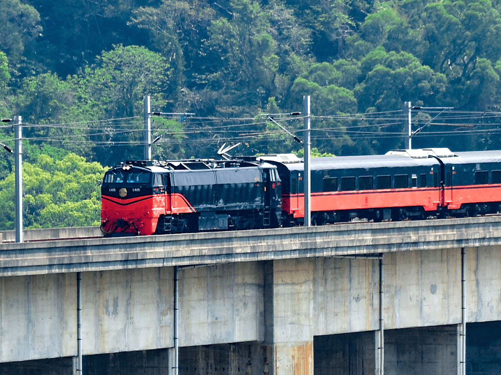 명일호 관광열차 / 명일 고급 식당차形象圖