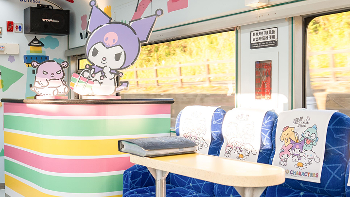 車廂提供卡拉OK歡唱服務，每月更新最新歌曲，在旅途中與親朋好友盡情歡唱